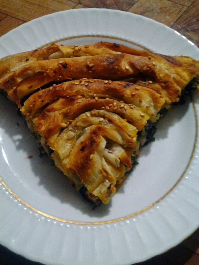 Basit ıspanaklı kıymalı börek tarifi Basit Tarif